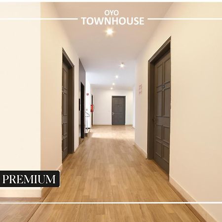 Oyo Townhouse 120 Shushant Lok Гургаон Екстериор снимка