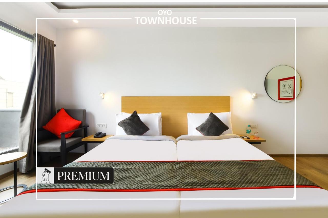 Oyo Townhouse 120 Shushant Lok Гургаон Екстериор снимка
