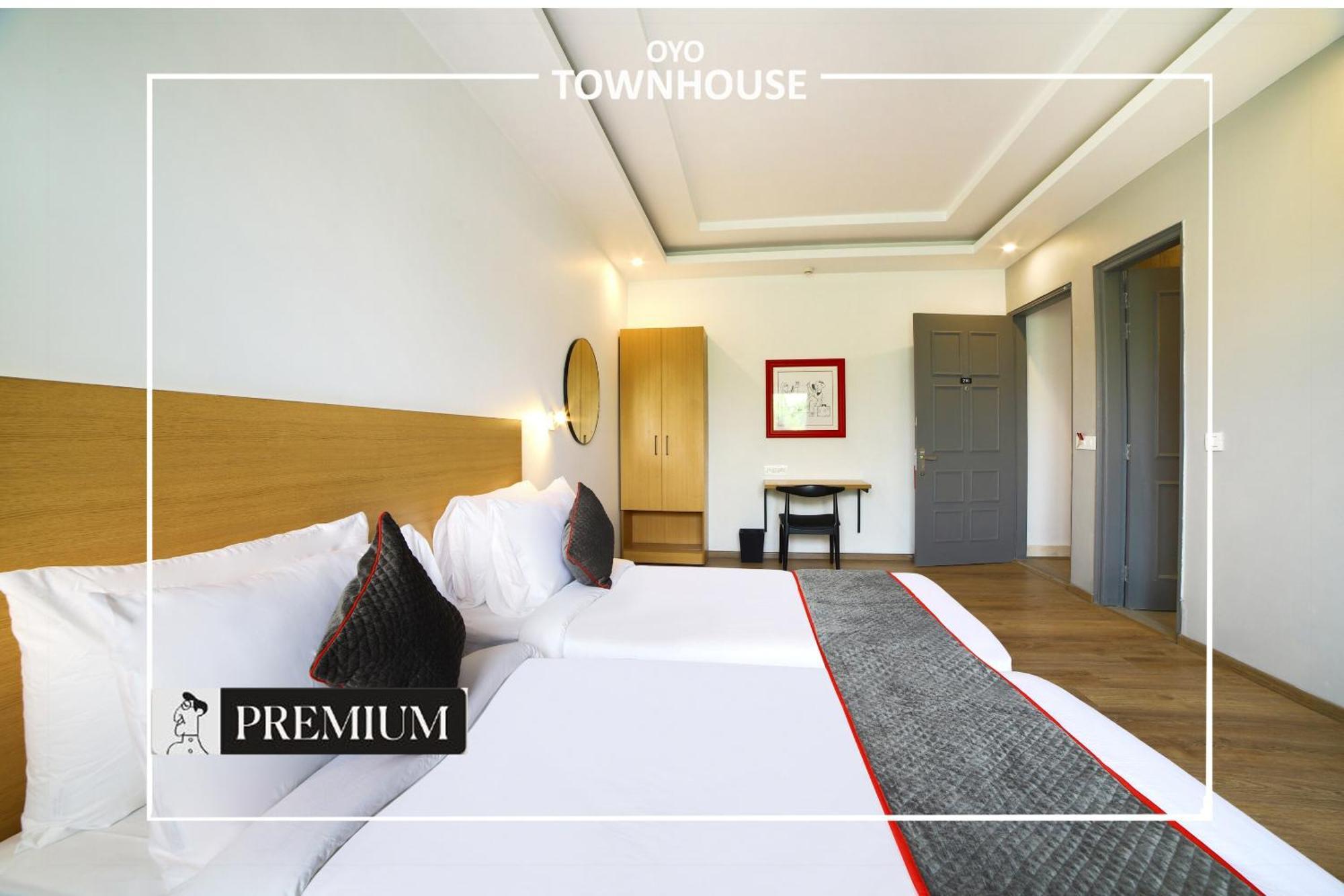 Oyo Townhouse 120 Shushant Lok Гургаон Екстериор снимка